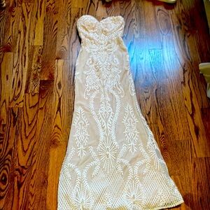 Lulus  Strapless Lace Dress size xs